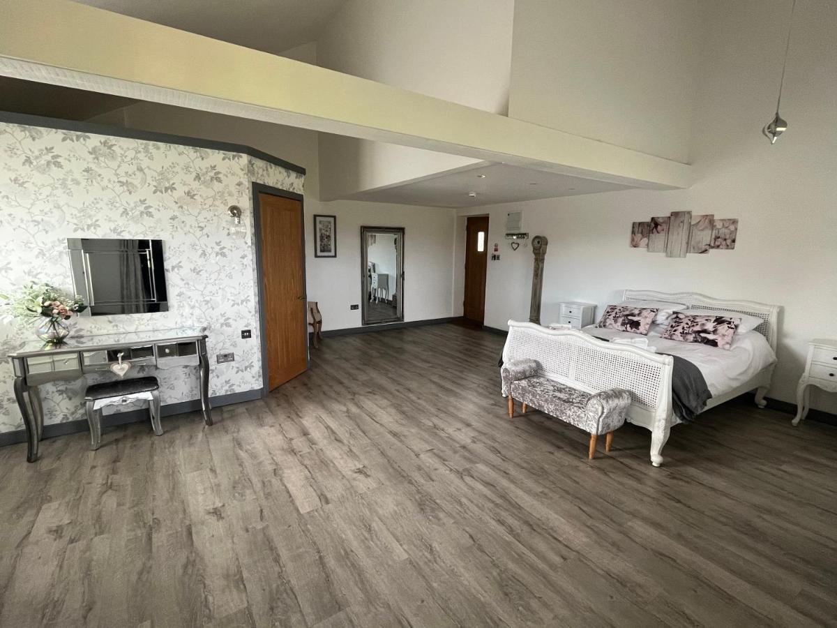 The Crown Lodges Deal Exterior photo