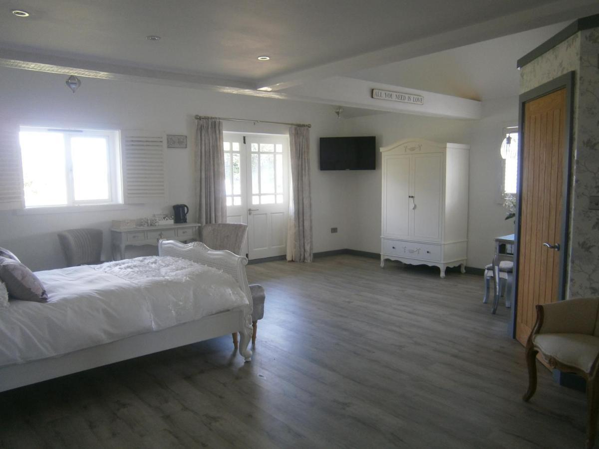 The Crown Lodges Deal Exterior photo